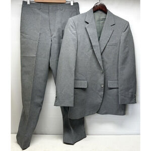 Vttg HAGGER 2PC Suit Mens 38 / 33x30 Gray Pinstripe Polyester Washable